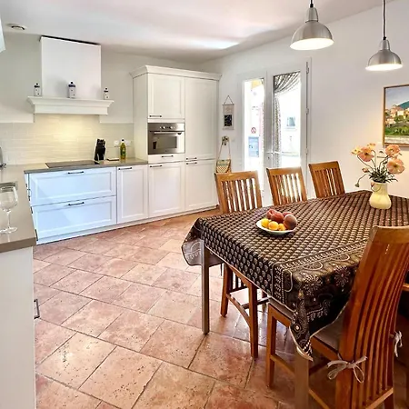 Vakantiehuis Stunning In Sur Vernazobre *
