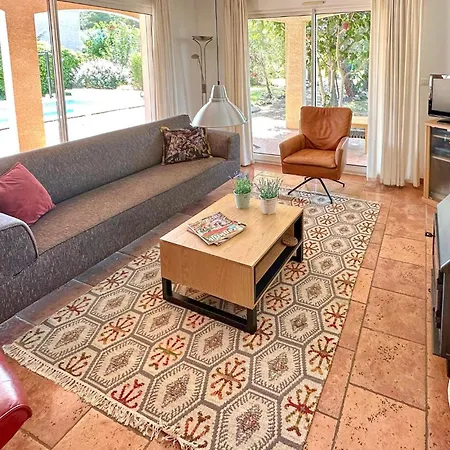 Vakantiehuis Stunning In Sur Vernazobre Prades-sur-Vernazobre